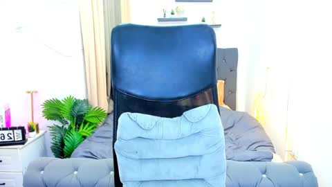 candiceferragamo online show from 28, 7, 2026
