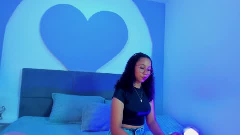 Snapshot of candy_brunette_18 chatting on 13, 10, 2025 Candy online show from 13, 10, 2025