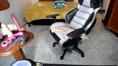 Snapshot of candy_hairy chatting on 8, 1, 2025 candy online show from 8, 1, 2025