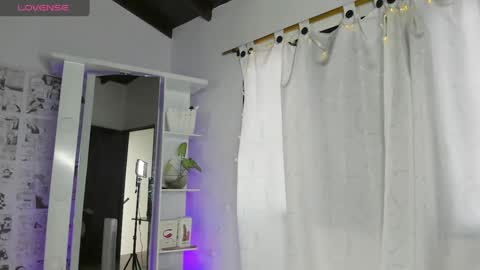 Snapshot of candy_hes chatting on 28, 1, 2025 Nickol online show from 28, 1, 2025