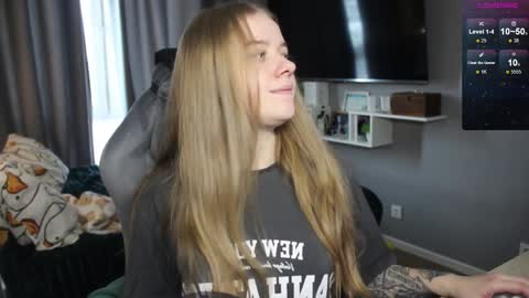 Snapshot of candy_meggie chatting on 17, 1, 2025 Megan online show from 17, 1, 2025