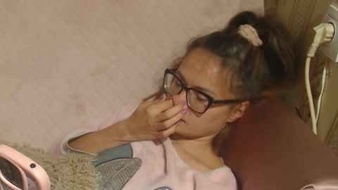 say meow and send tips  online show from 18, 10, 2025