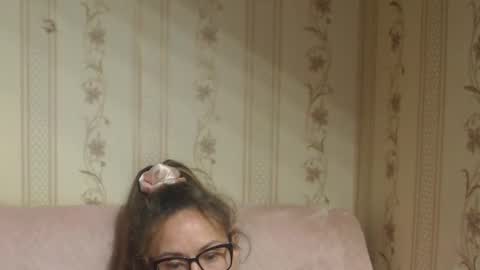 say meow and send tips  online show from 22, 10, 2025