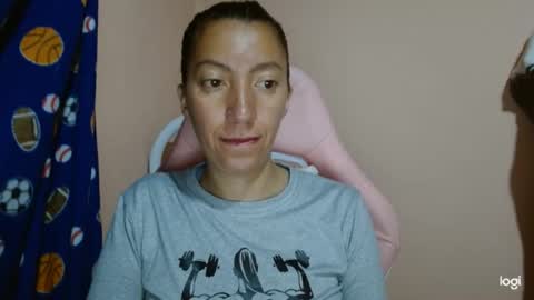 Snapshot of candymilfff chatting on 27, 5, 2026 candymilfff online show from 27, 5, 2026