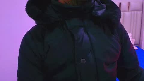 Aura  online show from 8, 11, 2025