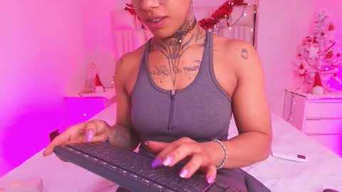 Aura  online show from 29, 11, 2025