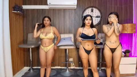 Snapshot of canelasquirtxxx chatting on 25, 4, 2026 Sara online show from 25, 4, 2026