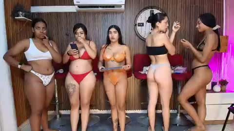 Snapshot of canelasquirtxxx chatting on 15, 7, 2026 Sara online show from 15, 7, 2026
