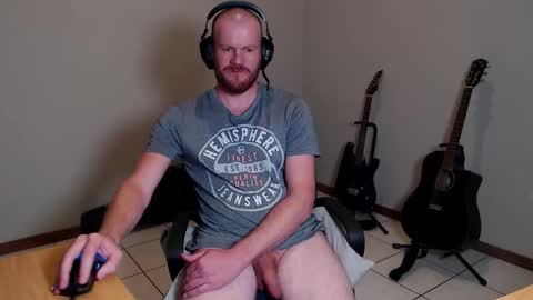 Snapshot of capt_booty chatting on 6, 11, 2025 capt_booty online show from 6, 11, 2025