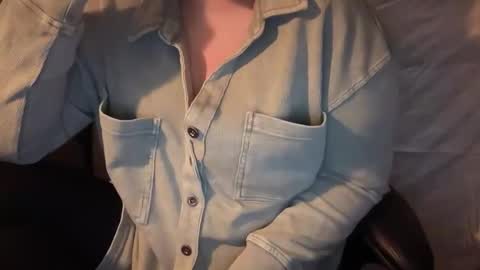 Cara Bou online show from 2, 12, 2025