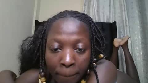 Snapshot of caramel_babyy chatting on 12, 10, 2025 caramel_babyy online show from 12, 10, 2025