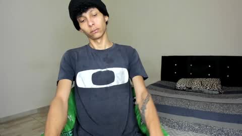 Snapshot of cardrey05 chatting on 22, 12, 2024 Carlos and Cristian online show from 22, 12, 2024