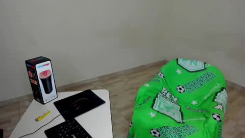 Snapshot of cardrey05 chatting on 13, 9, 2025 Carlos and Cristian online show from 13, 9, 2025