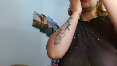 Snapshot of carla_beer chatting on 5, 2, 2025 Carla online show from 5, 2, 2025