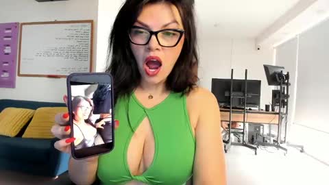 Snapshot of carlaconnortv chatting on 2, 3, 2025 Carla Connor online show from 2, 3, 2025