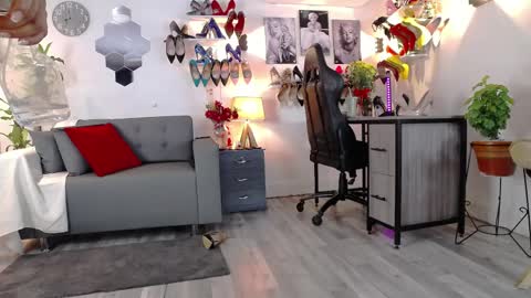 Carla independent model    online show from 5, 4, 2026