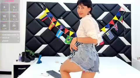 Snapshot of carlalinares chatting on 18, 6, 2026 Carla Linares online show from 18, 6, 2026