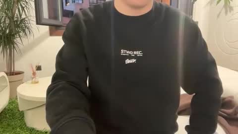 Snapshot of carlos_owen chatting on 24, 10, 2025 carlos_owen online show from 24, 10, 2025