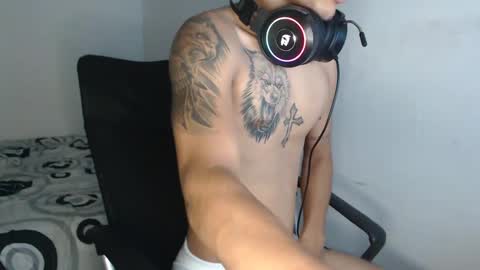 Snapshot of carlossmi01 chatting on 12, 10, 2025 carlossmi01 online show from 12, 10, 2025