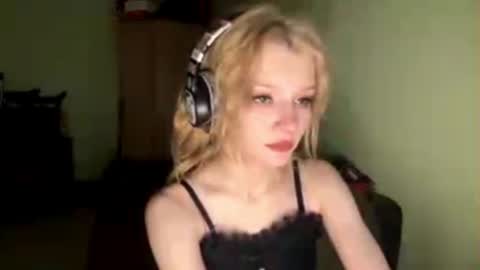 Snapshot of carmenlavelli chatting on 19, 6, 2026 Elina online show from 19, 6, 2026