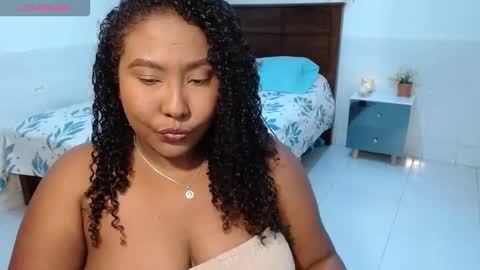 Snapshot of caroldelatorre chatting on 17, 10, 2025 Carol de la torre online show from 17, 10, 2025