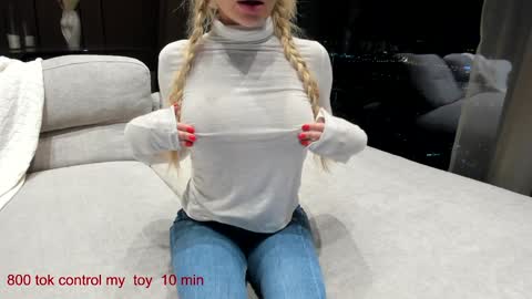 Snapshot of carolinaherera chatting on 12, 1, 2025 Lina.I will online 1 December online show from 12, 1, 2025