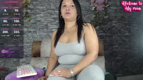 Snapshot of carolinajamess chatting on 6, 1, 2025 Camelia online show from 6, 1, 2025