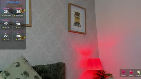 Snapshot of caroline_dh chatting on 6, 1, 2025 Caroline online show from 6, 1, 2025