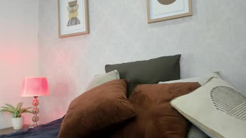 Snapshot of caroline_dh chatting on 6, 10, 2025 Caroline online show from 6, 10, 2025