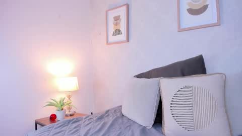  Caroline  online show from 20, 11, 2025