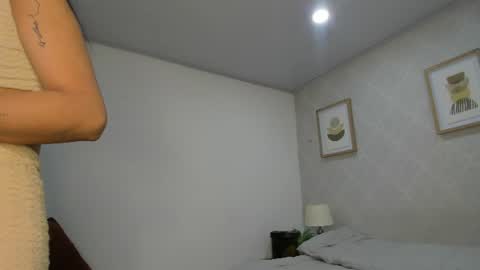 Snapshot of caroline_dh chatting on 9, 7, 2026 Caroline online show from 9, 7, 2026