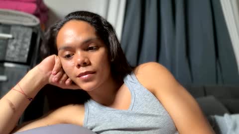 caroline_east online show from 11, 4, 2026