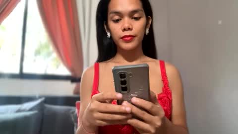 caroline_east online show from 15, 4, 2026