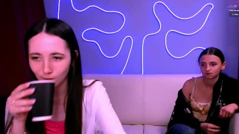 Snapshot of caroline_honeyy chatting on 4, 6, 2026 Caroline online show from 4, 6, 2026