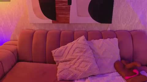 Snapshot of caroline_laurent_ chatting on 2, 8, 2026 Caro online show from 2, 8, 2026