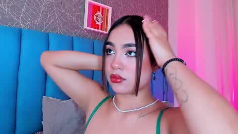 Snapshot of carolineegarcia chatting on 6, 3, 2025 CarolineeGarcia online show from 6, 3, 2025