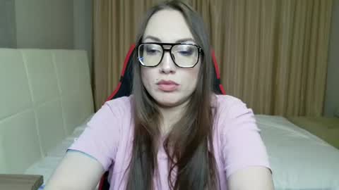 Snapshot of carolineglow_ chatting on 22, 7, 2026 Caroline online show from 22, 7, 2026