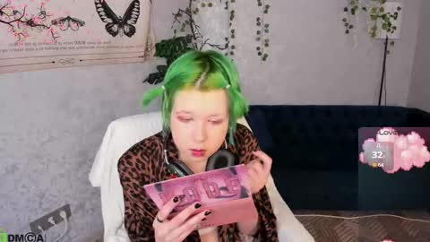 CarolineRichter online show from 4, 3, 2026