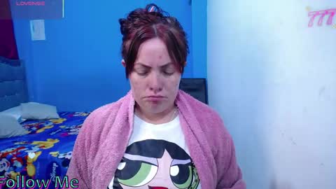 Snapshot of carolinhe_ chatting on 7, 6, 2026 Carolinhe online show from 7, 6, 2026