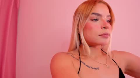 Snapshot of carolinna_ chatting on 8, 12, 2024 carolinna_ online show from 8, 12, 2024