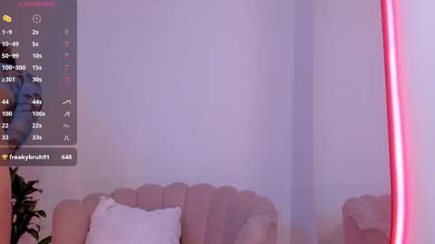 Snapshot of carolinna_ chatting on 3, 10, 2025 carolinna_ online show from 3, 10, 2025