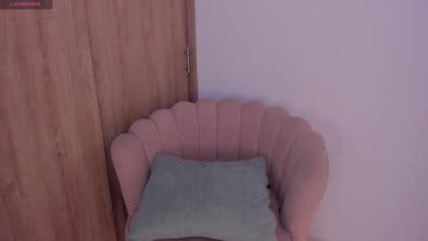 Snapshot of carolinna_ chatting on 6, 11, 2025 carolinna_ online show from 6, 11, 2025