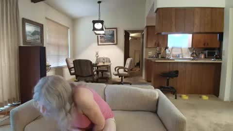 Snapshot of carrie_linn chatting on 5, 6, 2026 carrie_linn online show from 5, 6, 2026