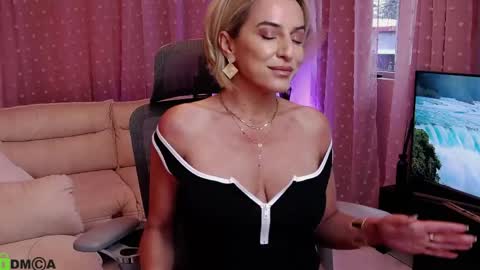 Snapshot of carrielovex chatting on 21, 5, 2026 Carrie online show from 21, 5, 2026