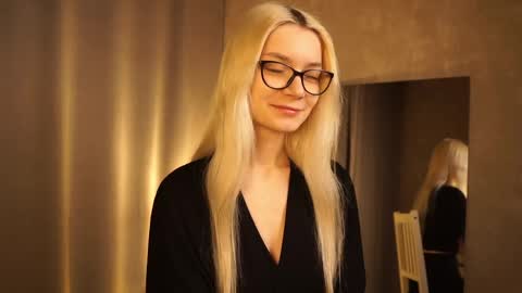 Cassie online show from 1, 3, 2025