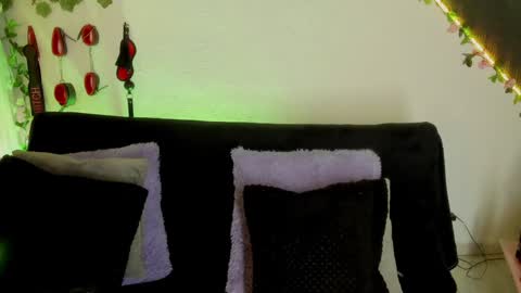 Cata green model independient online show from 2, 12, 2024