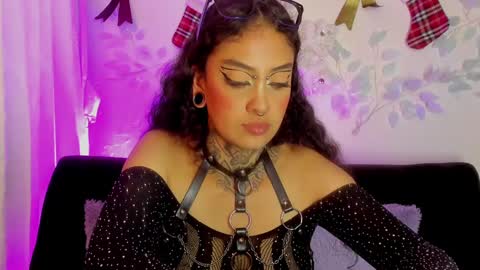 Cata green model independient online show from 16, 12, 2024