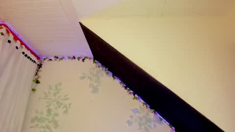 Cata green model independient online show from 14, 1, 2025