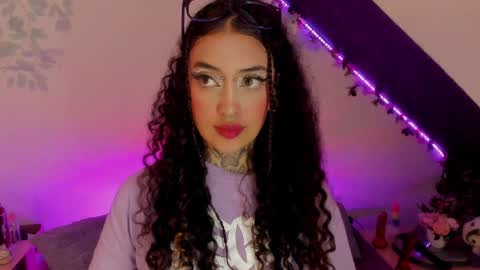 Cata green model independient online show from 21, 1, 2025