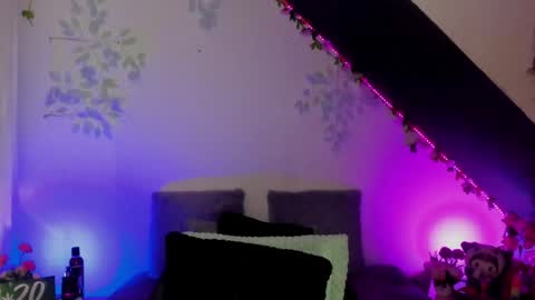 Cata green model independient online show from 22, 1, 2025